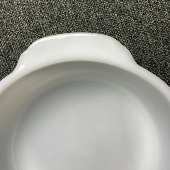 Vintage Fire King Round White 2 Quart Casserole dish Bowl Unique back stamp MCM - Picture 5 of 8